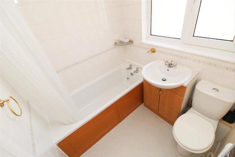 7 Challacombe, Furzton, Milton Keynes, MK4 1DP