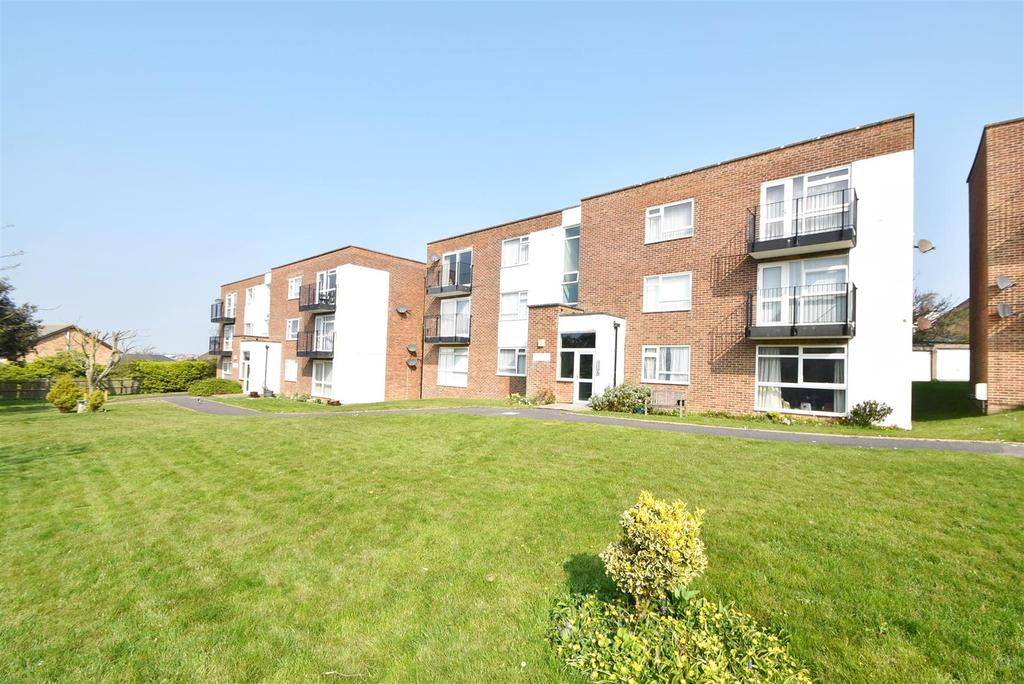 West Hill Road, St. LeonardsOnSea 2 bed flat £925 pcm (£213 pw)
