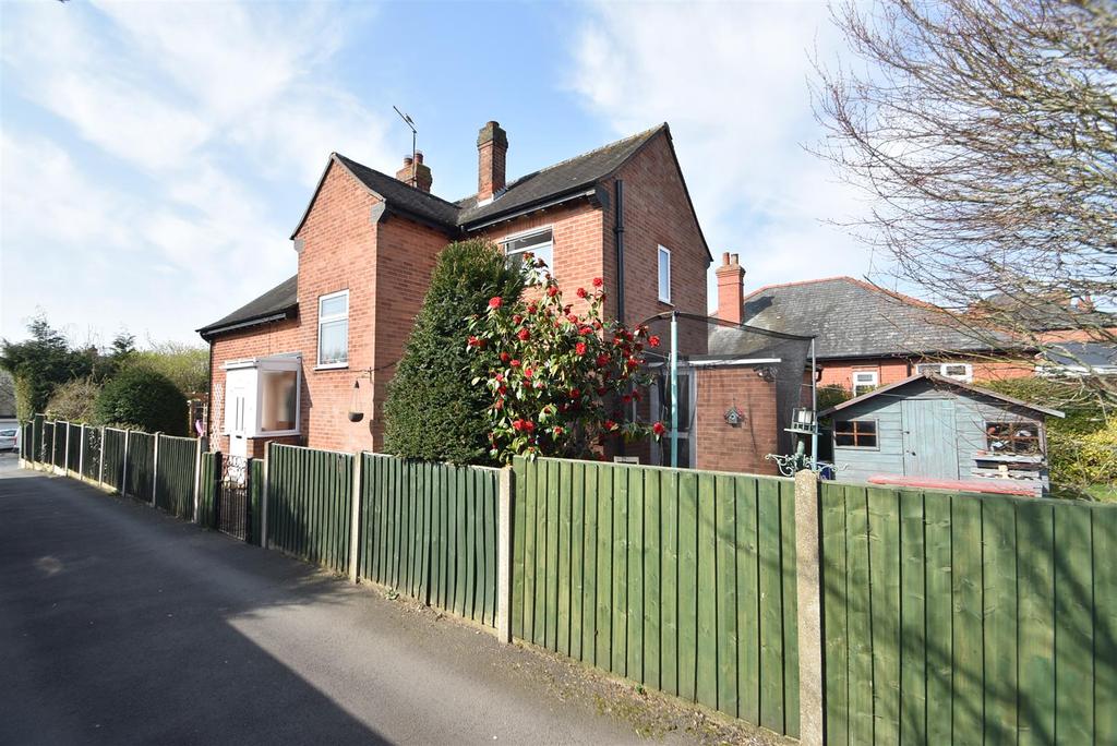 20 Oakfield Road, Copthorne... 3 bed detached house £425,000