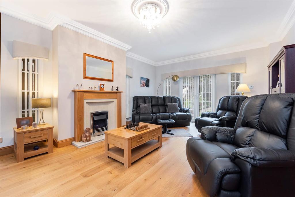 13 Middleton Park, Keltybridge, KY4 0GZ 4 bed detached house £420,000