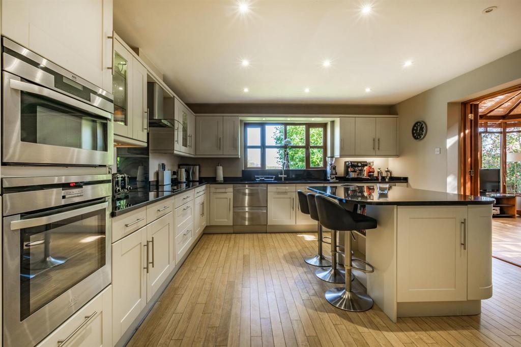 8490071-interior09.jpg
