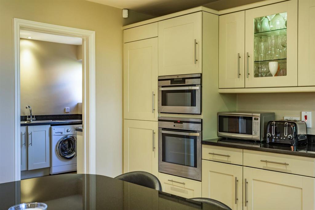 8490071-interior14.jpg