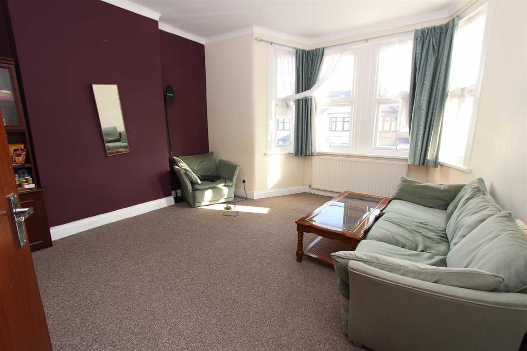 Castleton Road, Goodmayes 2 bed flat £300,000