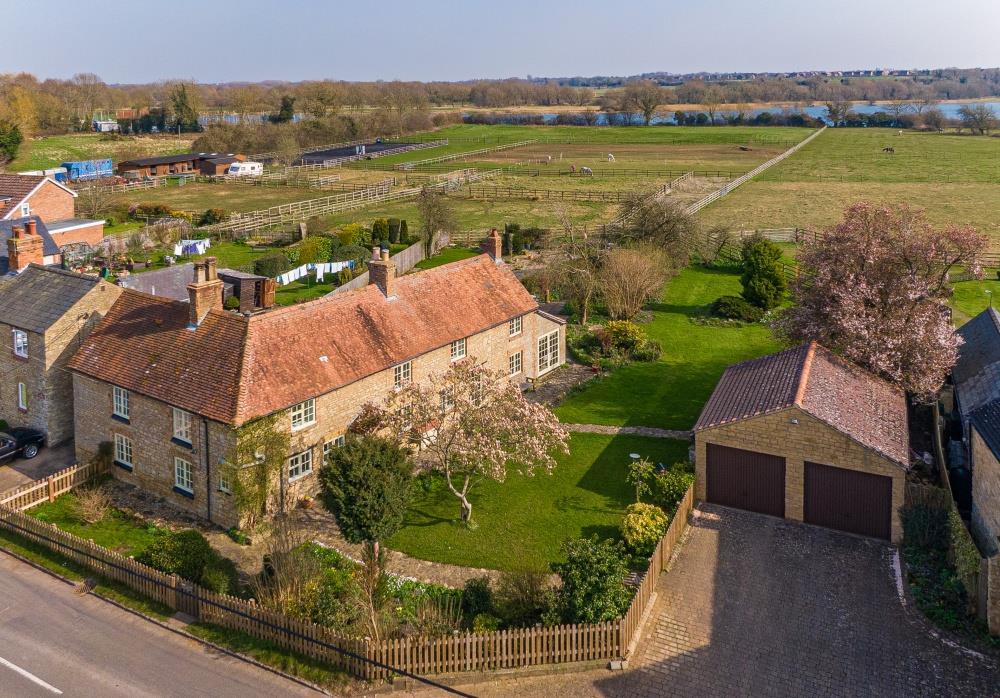 High Street, Haversham, Milton Keynes 5 bed detached house £875,000