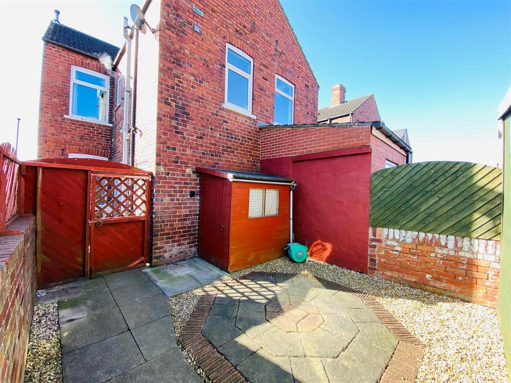 Denison Road Selby 2 Bed End Of Terrace House £140 000