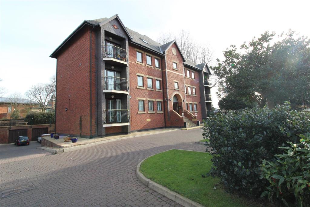 Millennium Court, College Road, Crosby 2 bed apartment £900 pcm (£208 pw)