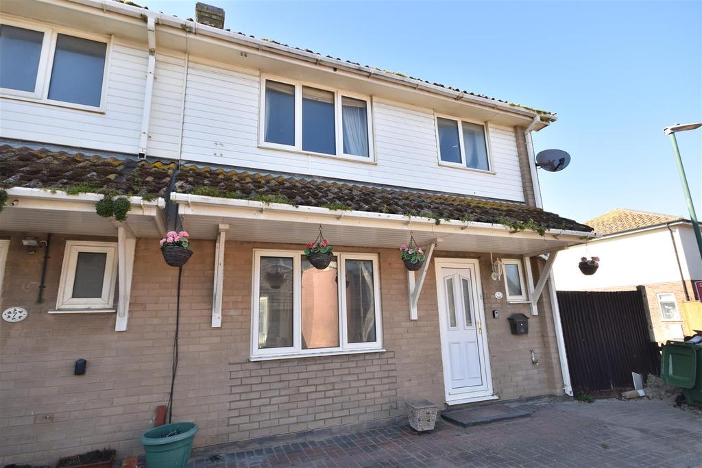 Denham Way, Camber, Rye 3 bed end of terrace house £295,000