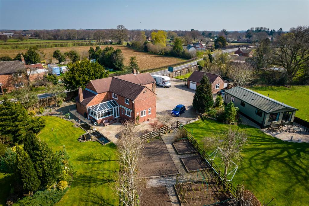 Prees Green, Nr Whitchurch 6 bed detached house for sale £695,000