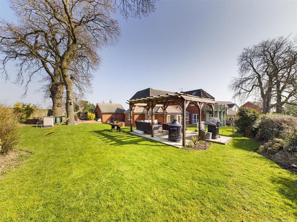 Chestnut Court, Summerhill, Wrexham 4 bed detached house for sale £
