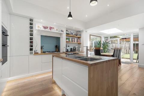 9 Beverstone Road, London, SW2 5AL