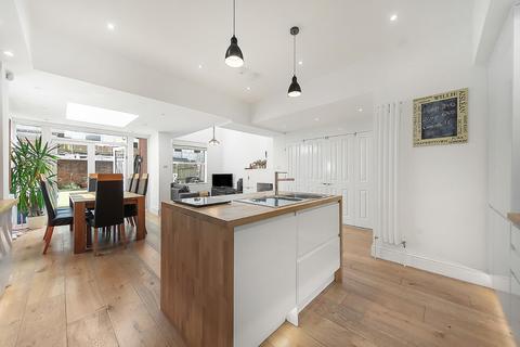 9 Beverstone Road, London, SW2 5AL