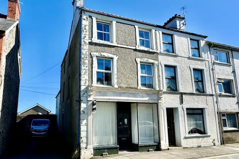 3 bedroom end of terrace house for sale, Sand Street, Pwllheli