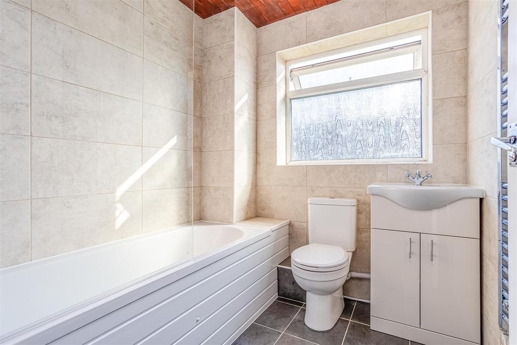Flat-heath-court-carshalton-101.jpg