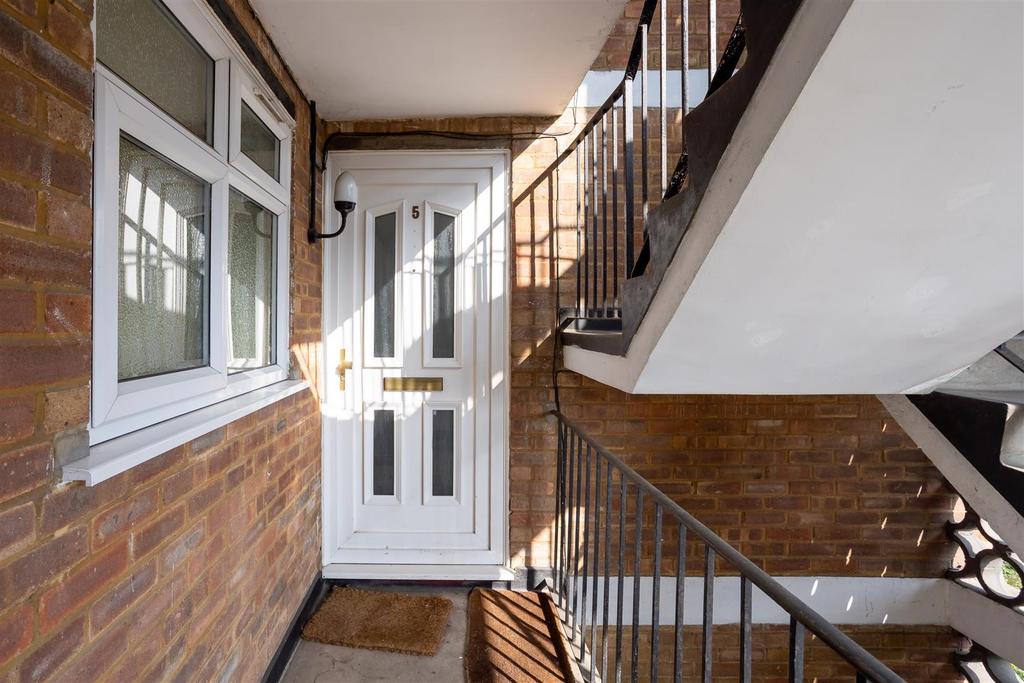 Flat-heath-court-carshalton-109.jpg
