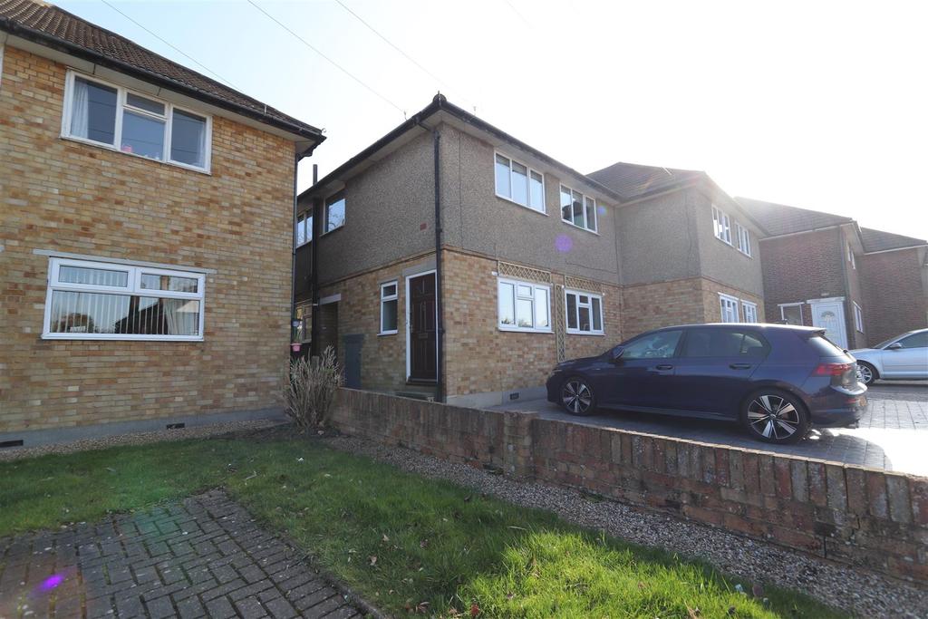 Hunter Avenue, Shenfield, Brentwood 2 bed £325,000