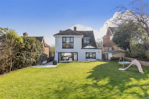 26 Brangwyn Crescent, Brighton, BN1 8XJ