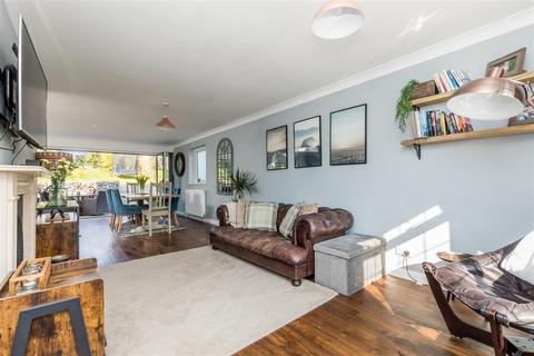 26 Brangwyn Crescent, Brighton, BN1 8XJ