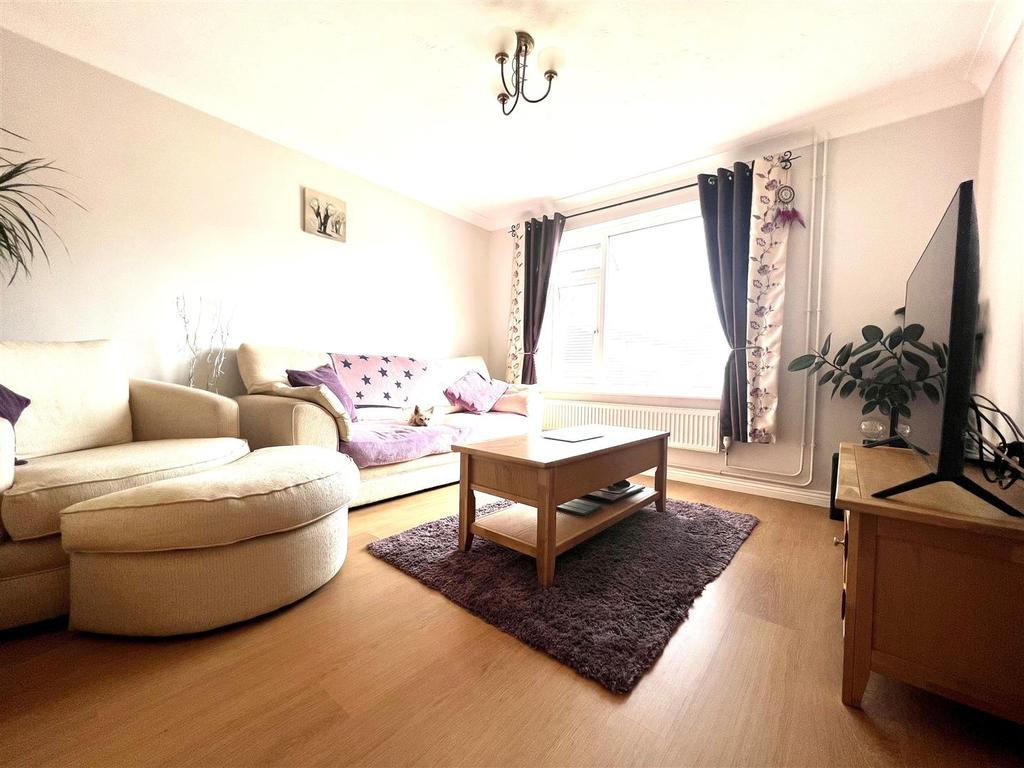Shetland Close, Ipswich 3 bed house £240,000