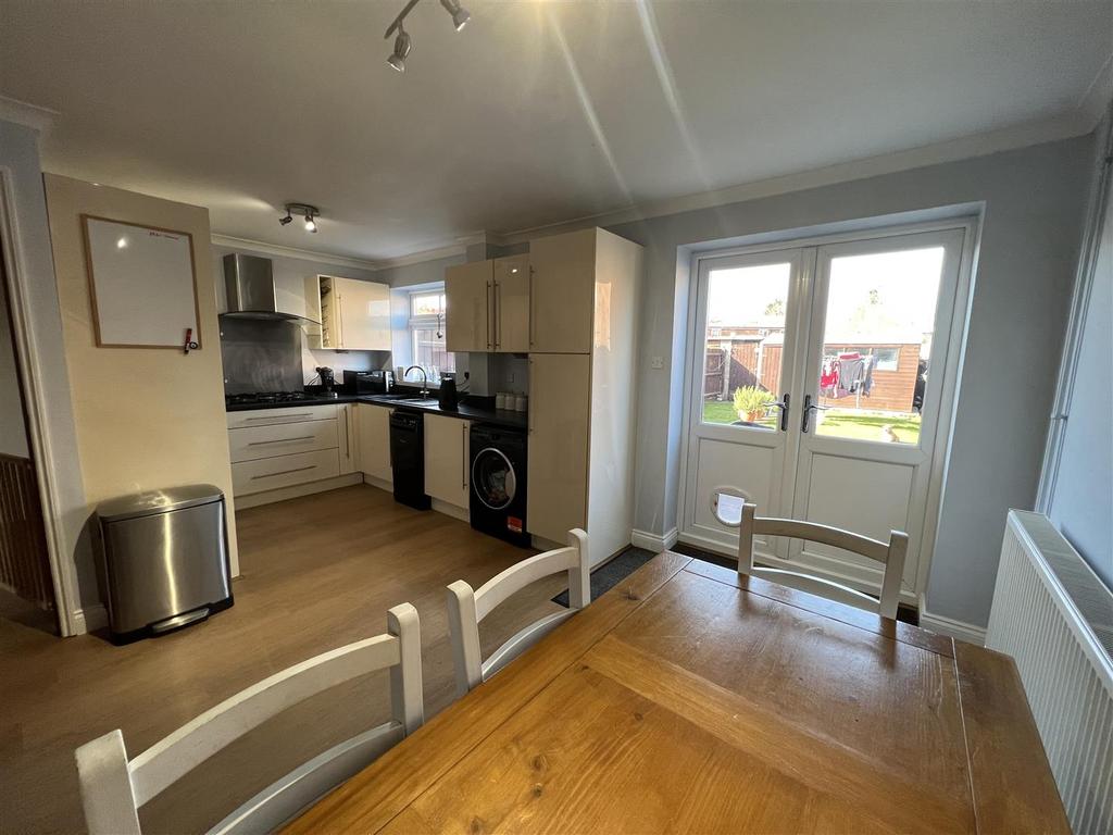 Shetland Close, Ipswich 3 bed house £240,000