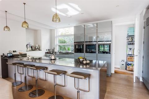 6 Chantry Quarry, Guildford, GU1 3AF