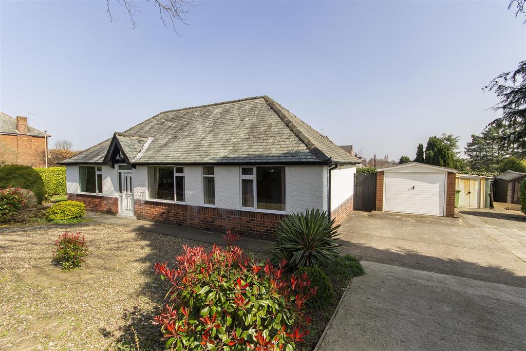 Walton Road, Walton, Chesterfield 3 bed detached bungalow £325,000