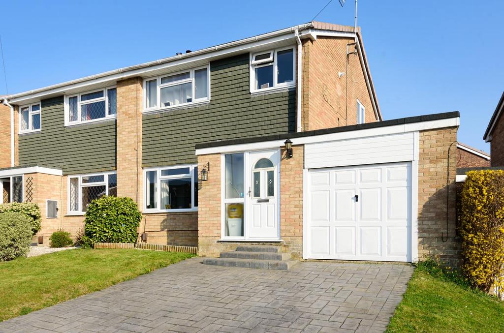 Bodycoats Road, Chandler's Ford 3 bed semidetached house £350,000