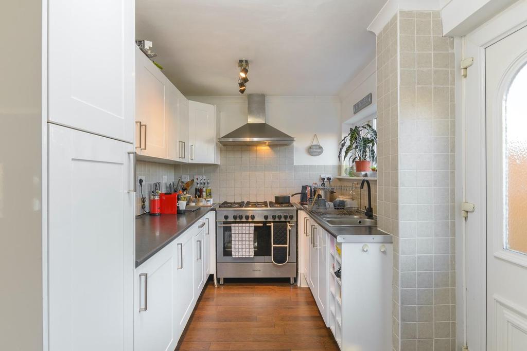 TUOPSDNEROOM13 - Kitchen E.jpg