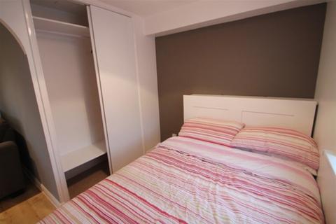 Studio to rent, Redford Close, Feltham