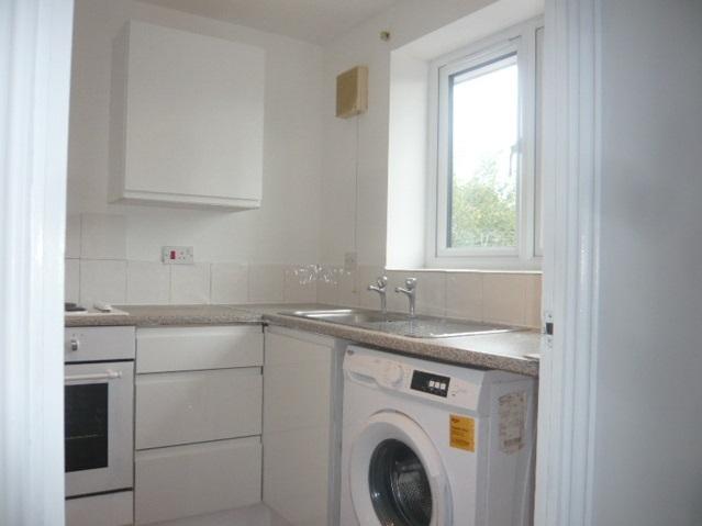 Apartment in Feltham - View 2