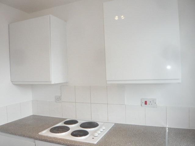 Apartment in Feltham - View 3