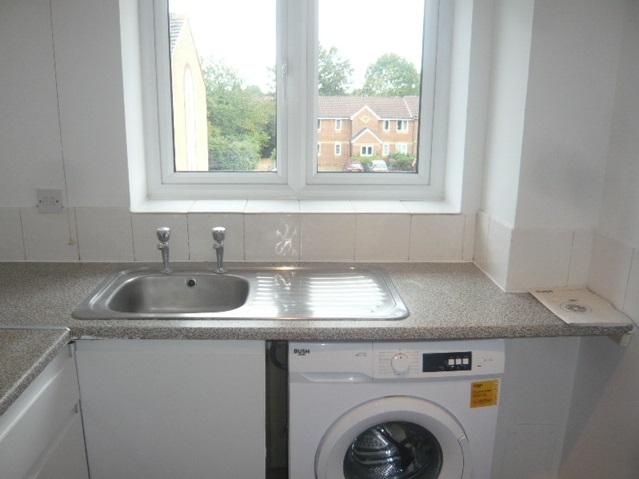 Apartment in Feltham - View 4
