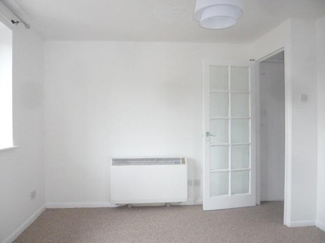 Apartment in Feltham - View 5