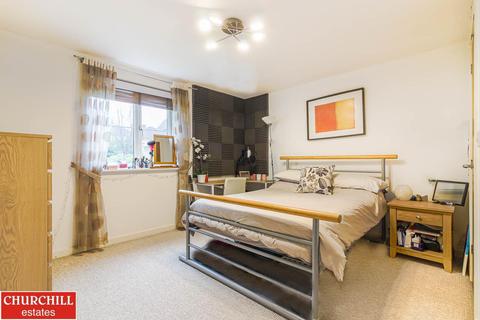 36 Alveston Square, London, E18 1AQ