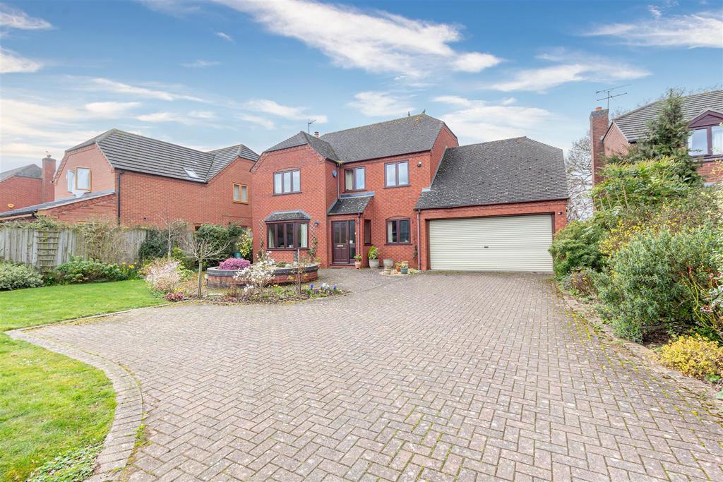 Chestnut Close, Fernhill Heath... 4 bed detached house £600,000