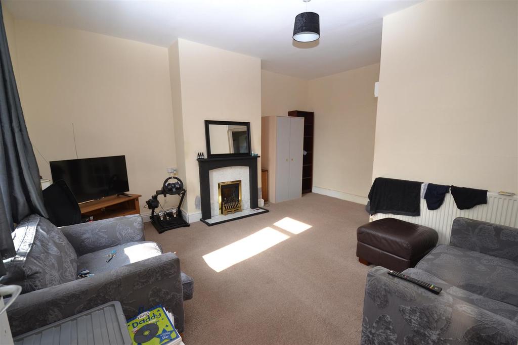 Cutler Heights Lane, Cutler Heights, Bradford 2 bed terraced house for
