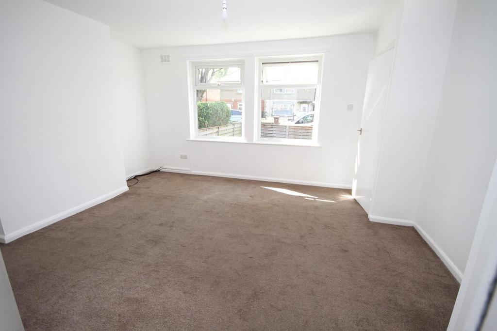 Wood Lane, off Kings Rd, BD2, Bradford 2 bed semidetached house £695 pcm (£160 pw)