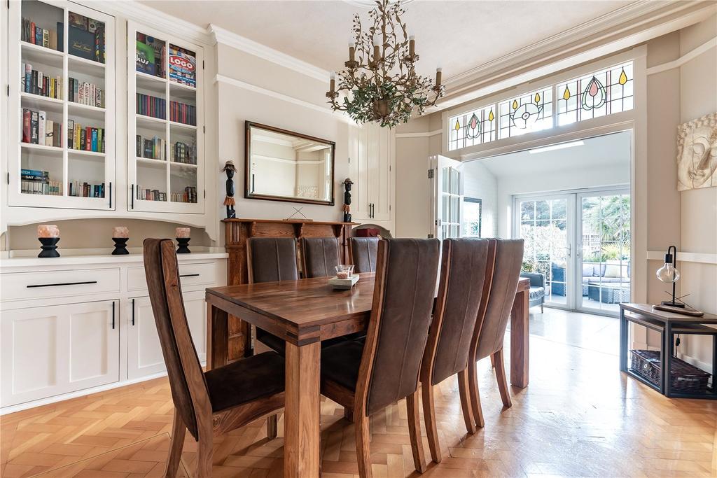 Oaktree Avenue, Palmers Green, London, N13 4 bed terraced house £800,000