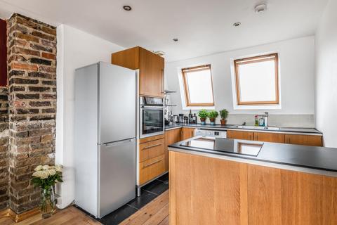 13b Caedmon Road, London, N7 6DH