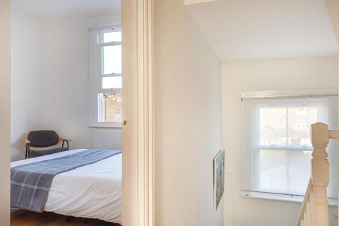 13b Caedmon Road, London, N7 6DH