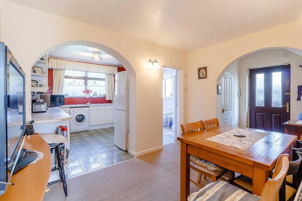 Waincliffe Crescent, Beeston, LS11 8EU 3 bed semidetached house £170,000