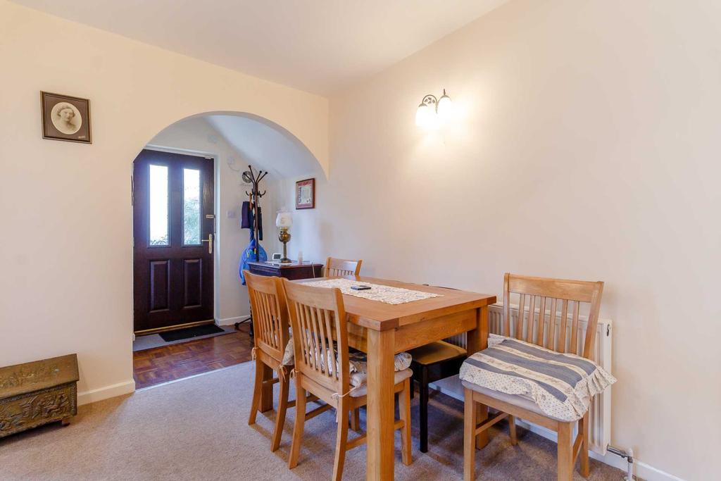 Waincliffe Crescent, Beeston, LS11 8EU 3 bed semidetached house £170,000
