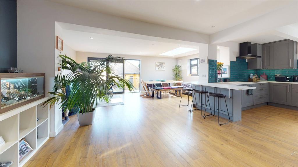 Mill Hill Drive, ShorehambySea... 3 bed bungalow £675,000