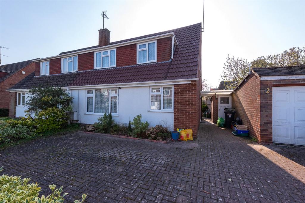 Pine Ridge Road, Burghfield Common... 3 bed semidetached house £375,000