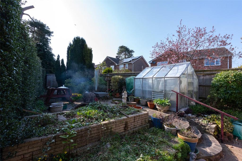 Pine Ridge Road, Burghfield Common... 3 bed semidetached house £375,000