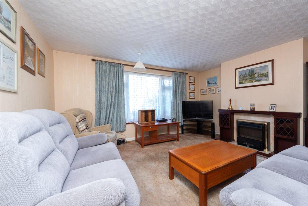 Pine Ridge Road, Burghfield Common... 3 bed semidetached house £375,000