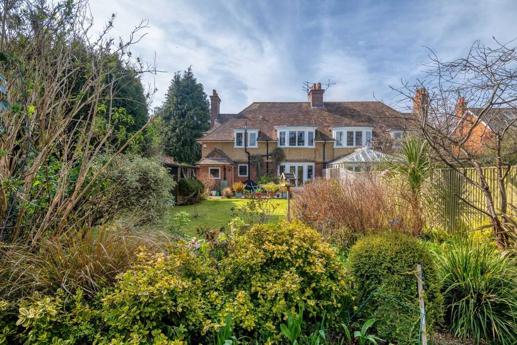 Grosvenor Road, Caversham, Reading 5 bed semidetached house £970,000
