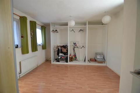 45 Elsworth Close, Feltham, TW14 8SF