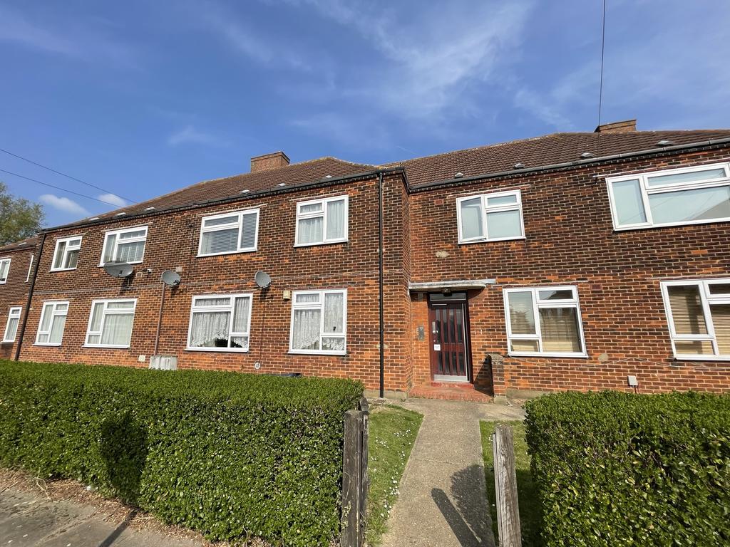 Manford Cross, Chigwell IG7 1 bed flat £239,999