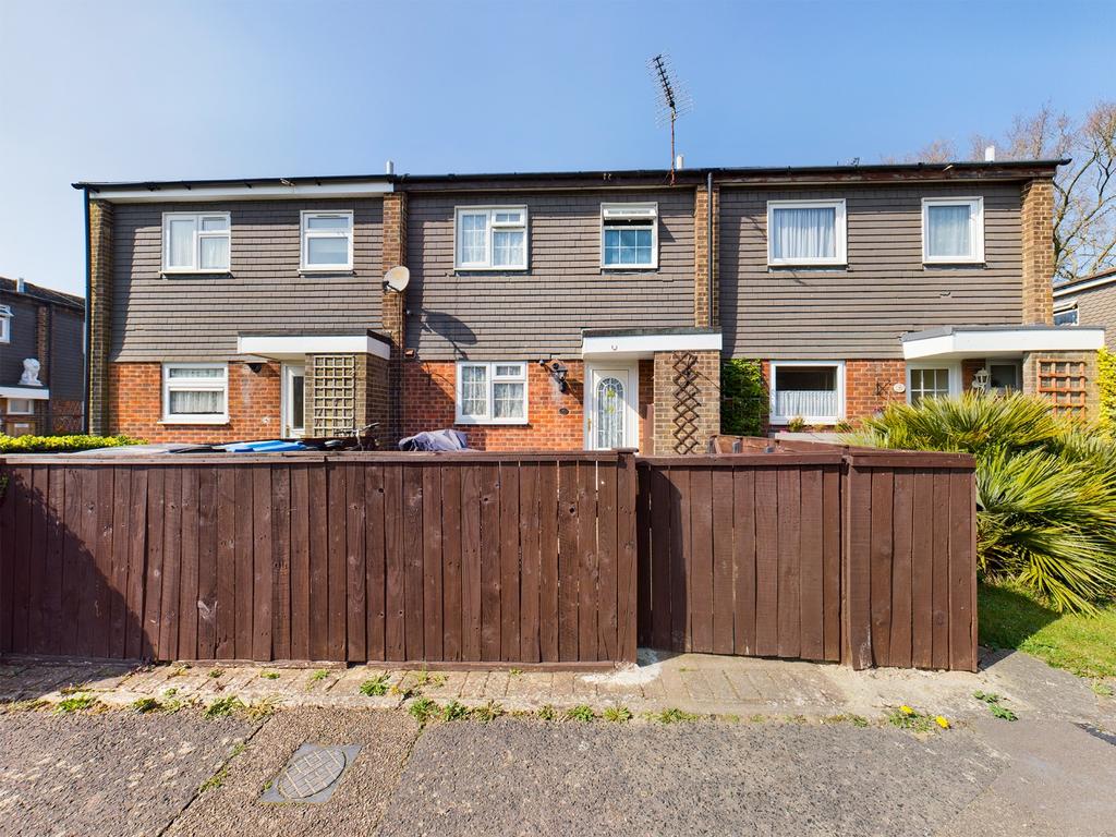 Lomond Road, Hemel Hempstead, Hertfordshire, HP2 6PA 3 bed terraced