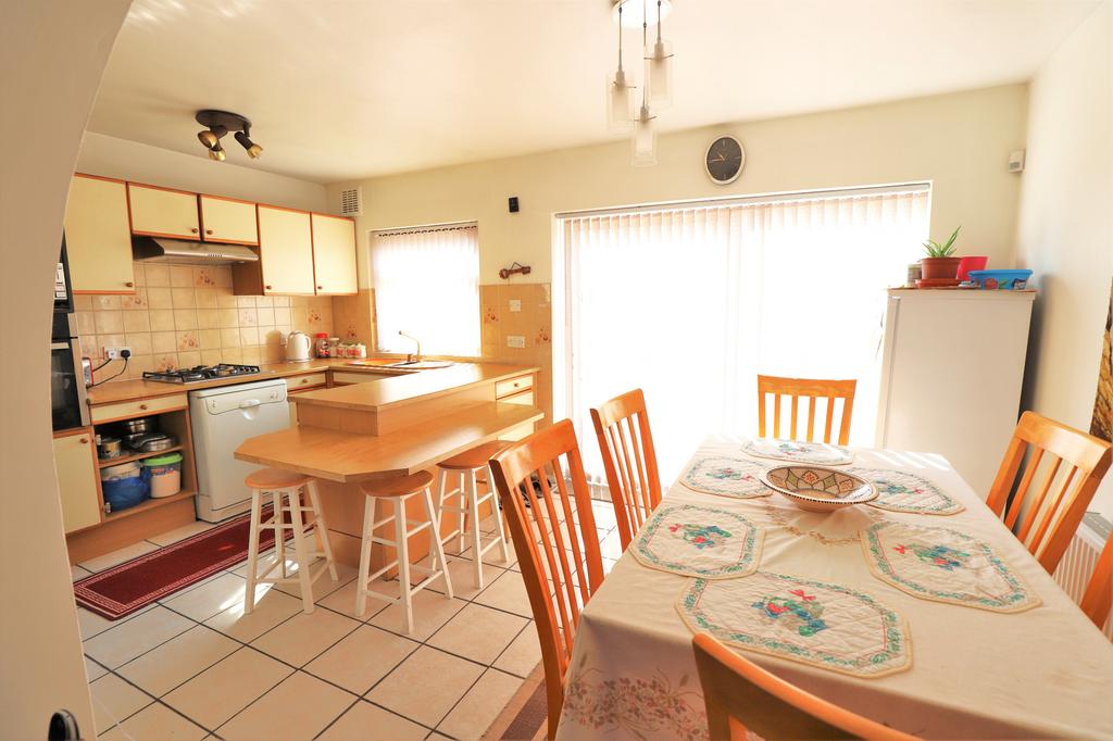 Waltham Avenue, Hayes, Greater London, UB3 3 bed end of terrace house